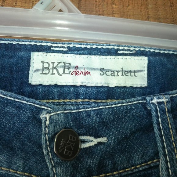BKE buckle jeans ladies used 30 good use  shape little wear but does have a very - Picture 5 of 9